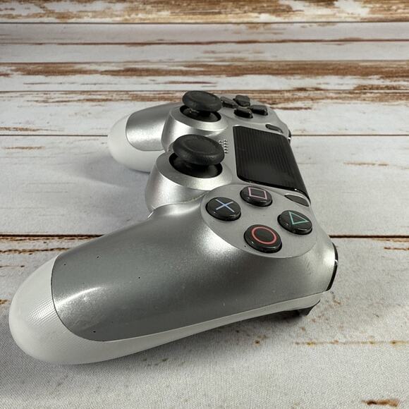Sony DualShock PlayStation 4 Silver Controller CUH-zCT2U For Parts Needs Battery - Picture 3 of 6